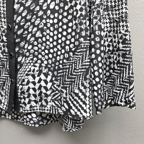 Notations Blouse Womens XL Black White Abstract Print Roll Tab Sleeve Top V Neck - Picture 3 of 10
